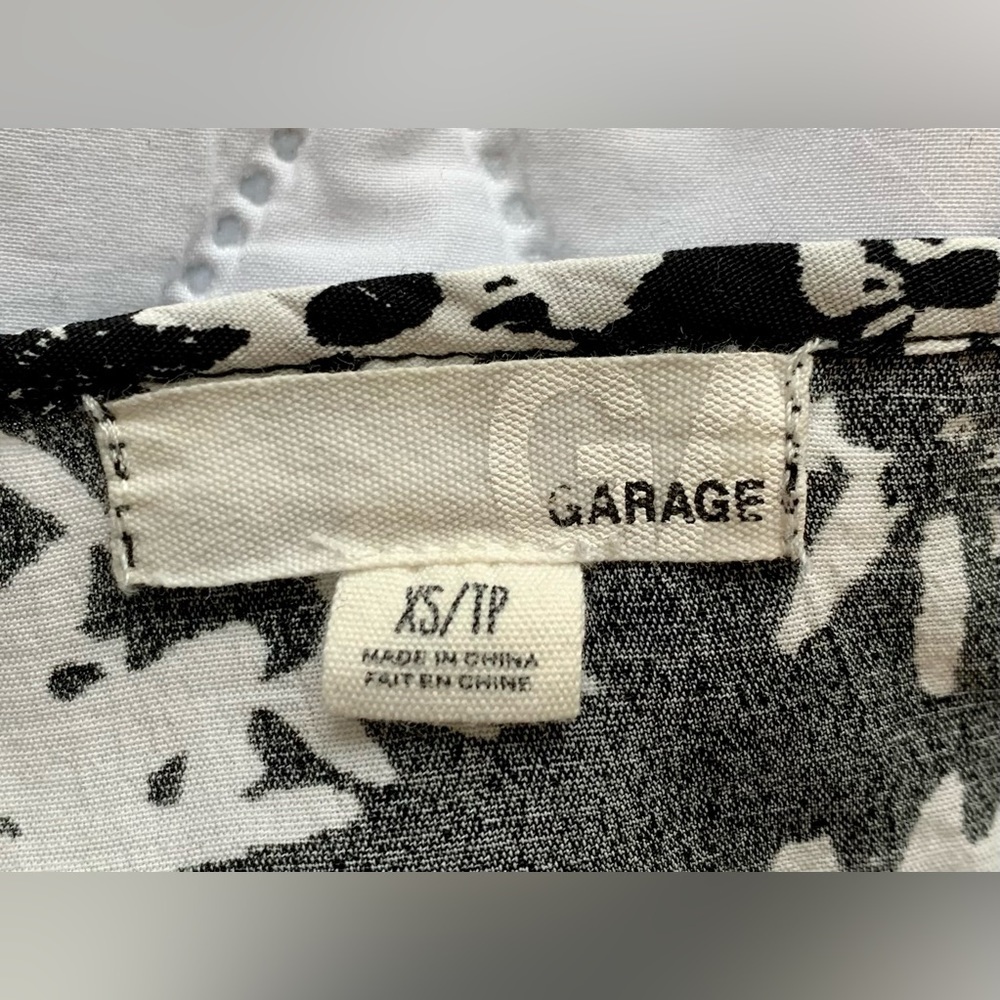 Cropped  Flowy Top from Garage - Picture 3 of 3